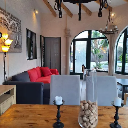 Casa Geuens بيت للعطل *
